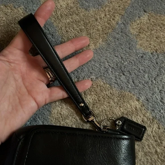 Coach black leather wristlet bag - Picture 9 of 9
